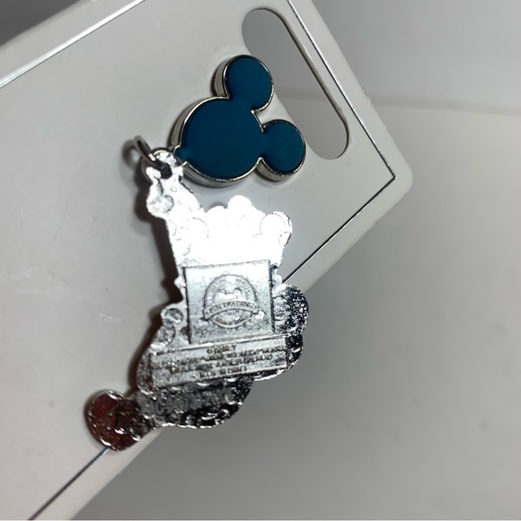 NWT. Disney Winnie the Pooh. Hanging from a Mickey shaped ballon & “hunny” jug - Picture 4 of 8